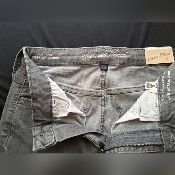 Universal Thread 28 waist regular. Gray jeans. - Picture 4 of 9